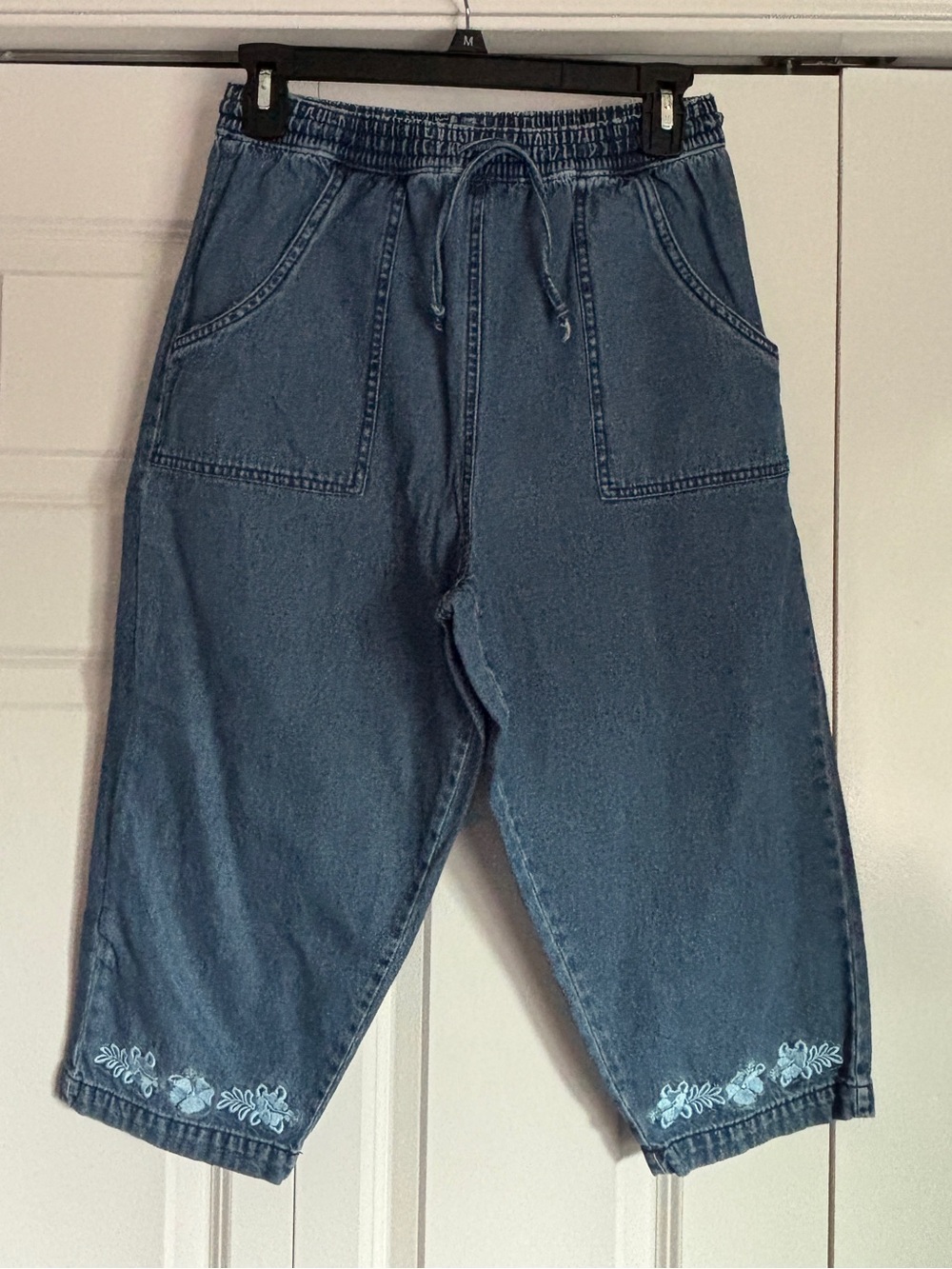 VTG Embroidered Blue Denim Cropped Pants